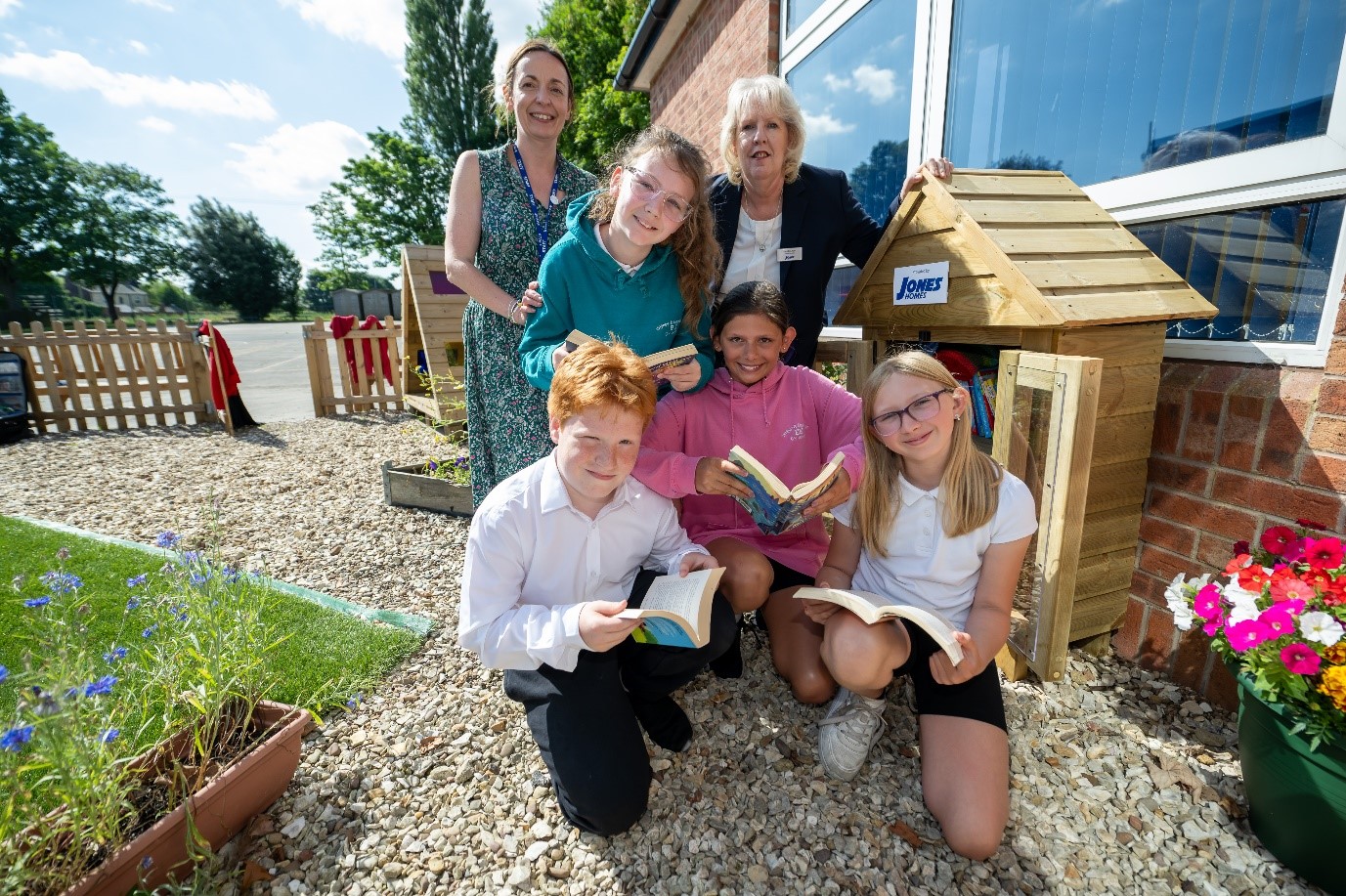 Jones Homes donates outdoor library to Whitley and Eggborough primary school